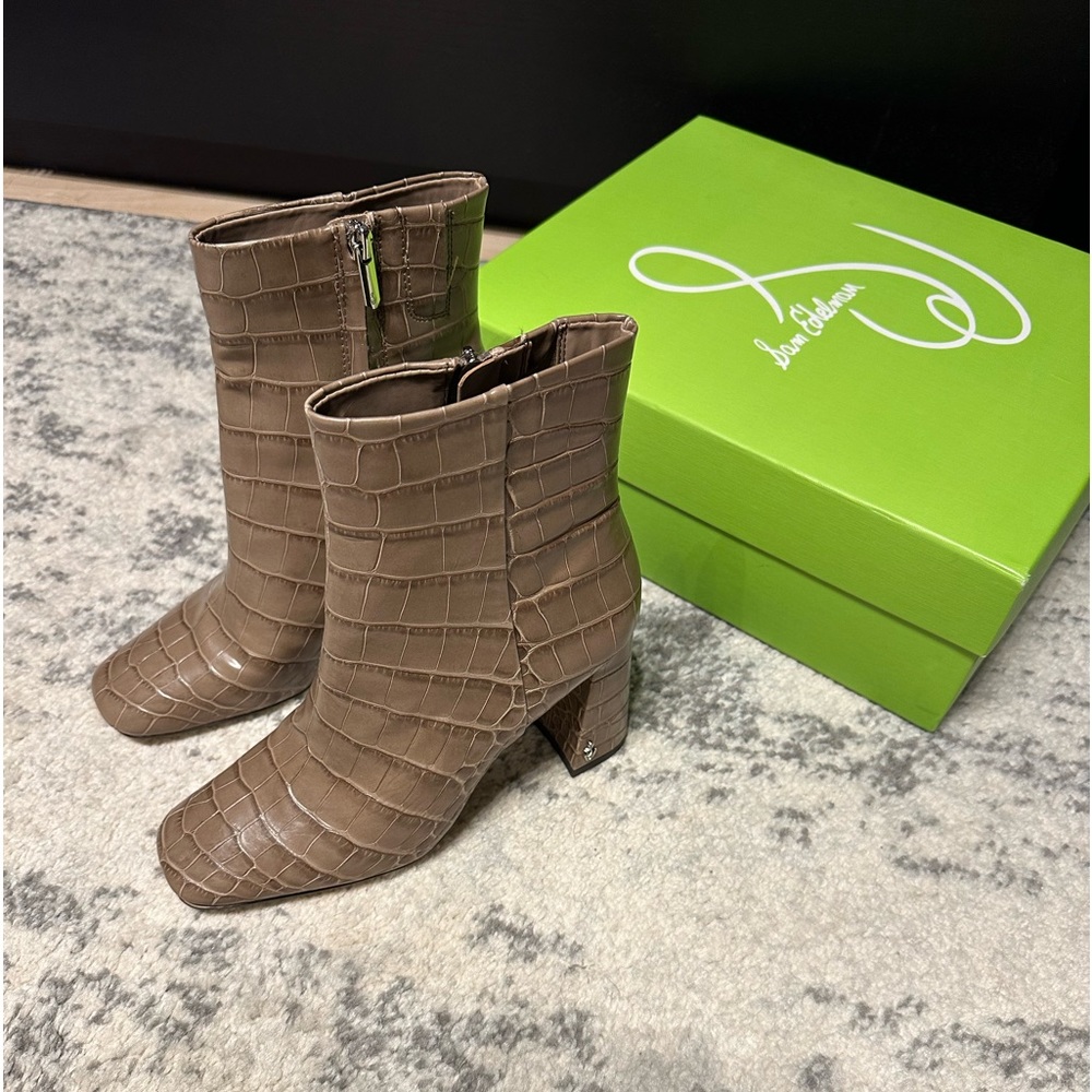Sam Edelman new in box croc beige size 7.5 never worn.
